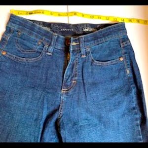 ITEM NO. 9: Lee Comfort stretch jeans.